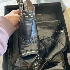 Vince Comuto shoe boot with peekaboo heal and toe. Size 9